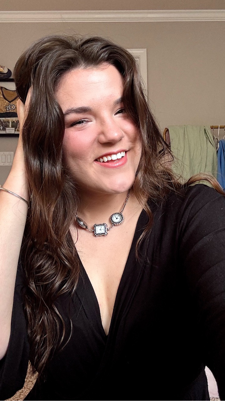 @hillbetty knows what they’re doing!!!⏱️👏🏻🍷

Found this @ellalangleymusic inspired clock necklace and I’m absolutely obsessed!! I’m unable to link it here but it’s called The Greta Necklace🫶🏼

#ellalangley #clocknecklace #beher

#LTKgrwm