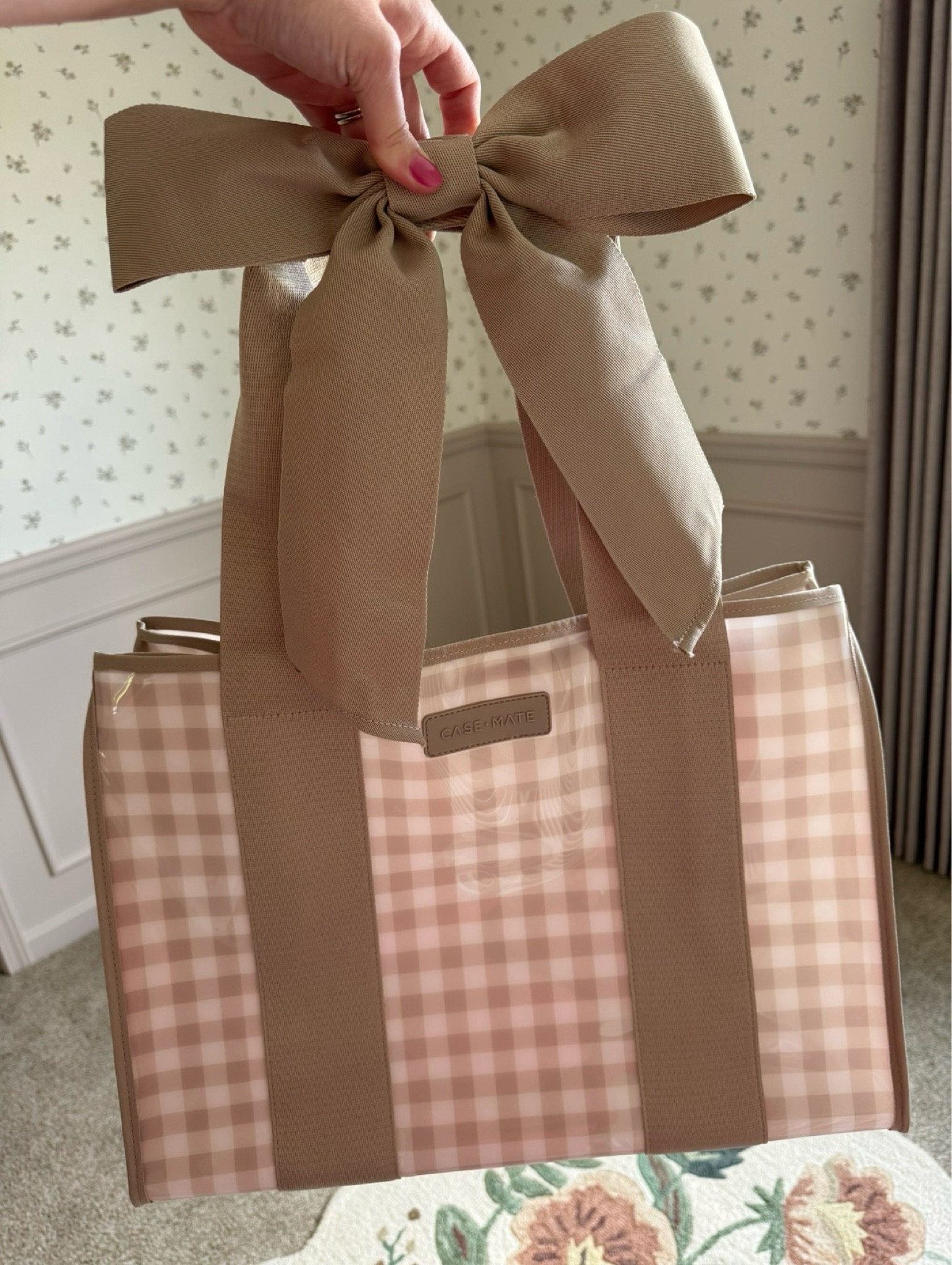 A still picture of the bag I just talked about! It’s the perfect size and so cute! 

Ao many other colors available !