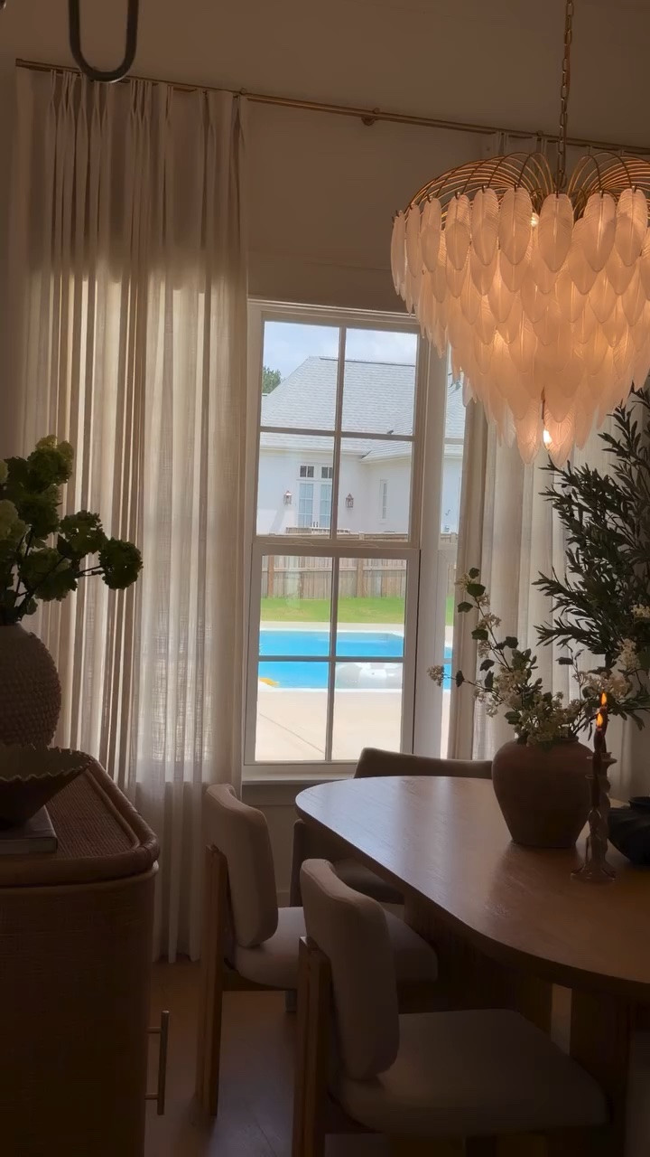 Happy Sunday 🤍

Comment send if you see anything you like 🤍

#interiordesign #kitchendesign #diningroominspo #cozyhomedecor #ltkhome

#LTKdayinmylife #LTKHome