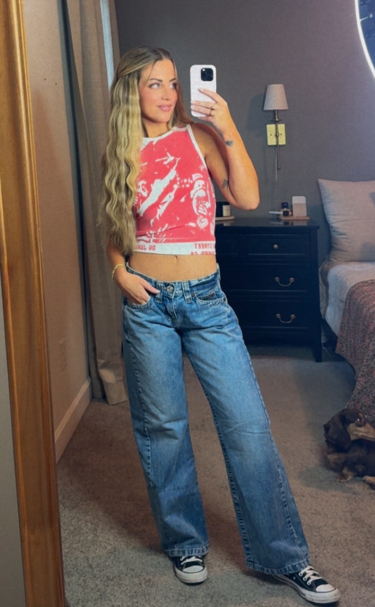 Low rise denim has me in a choke hold 🫣