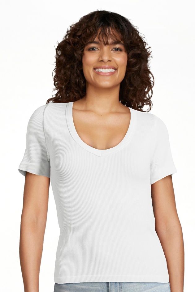 No Boundaries Seamless V-Neck Tee with Short Sleeves, Women's | Walmart (US)