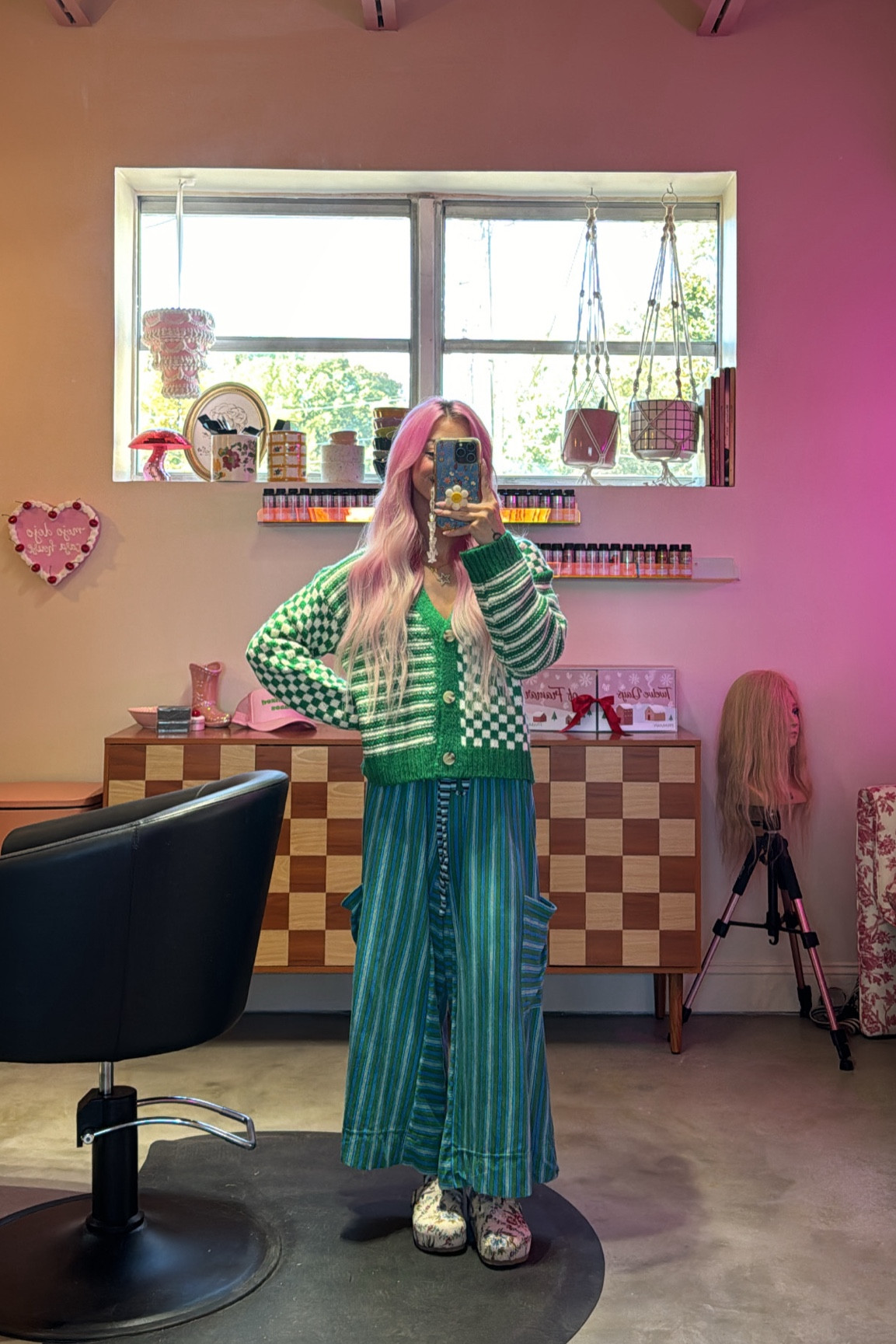 anothaaa studio fit :)
size S in cardigan