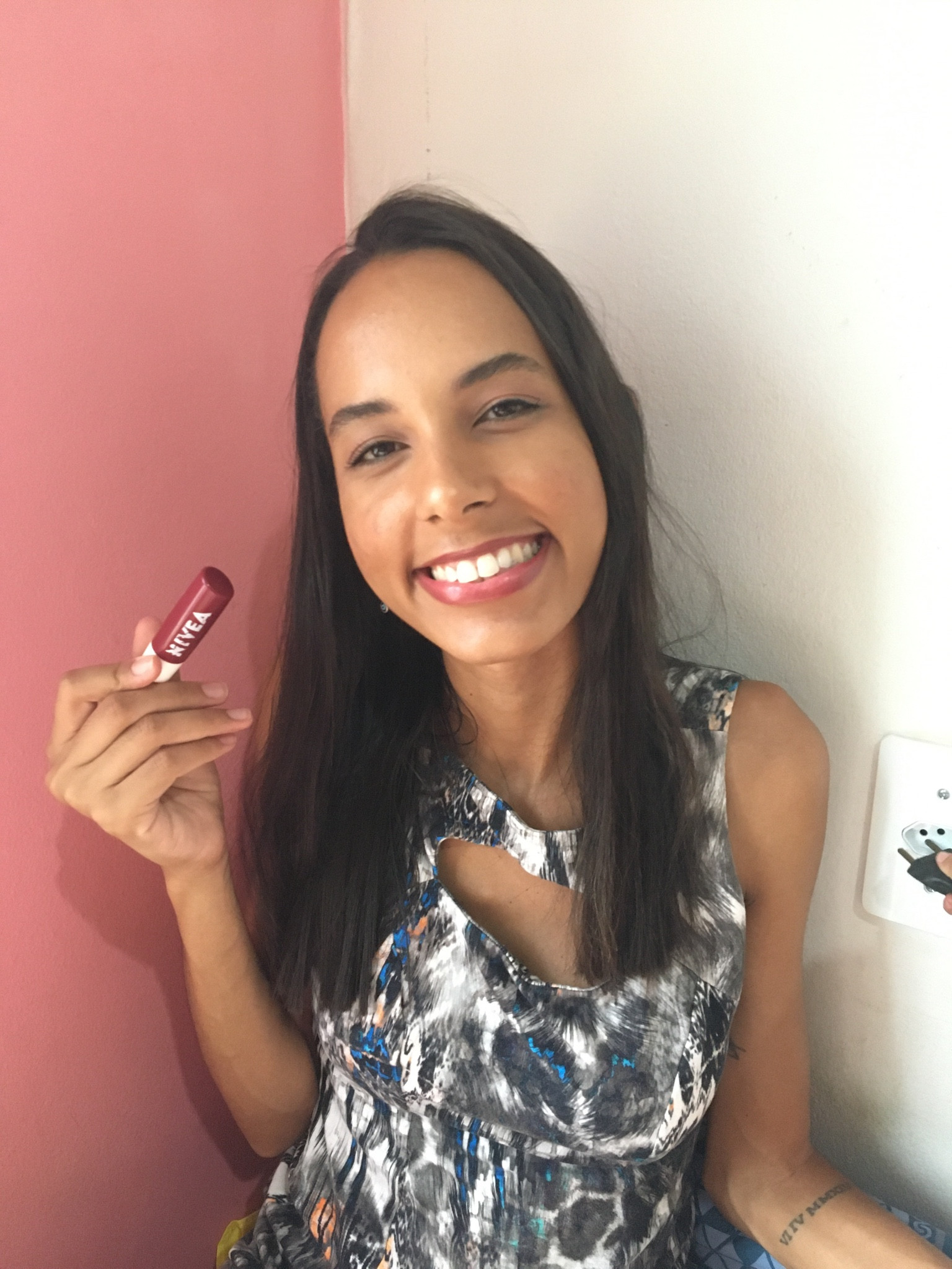 Oi oi gente!! Hoje eu vim aqui compartilhar com vocês esse protetor labial da Nivea, o meu se chama Amora shine ✨
Tem um cheirinho incrível, deixa os lábios bastante tempo hidratados e ainda da uma corzinha nos lábios, tem coisa melhor?!✨
Acesse o link abaixo para adquirir o seu 🫶

#LTKbrasil #LTKbeauty #LTKGiftGuide