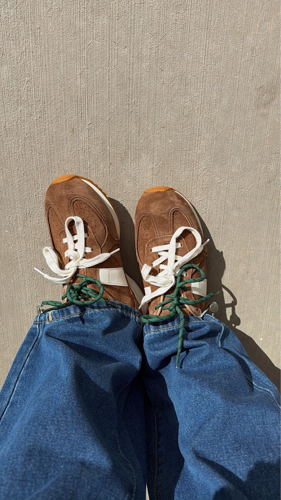 the sneaker of the season! 🙌🏻🤎☁️✨🍂

#LTKmomlife #LTKfitnessgoals #LTKSeasonal