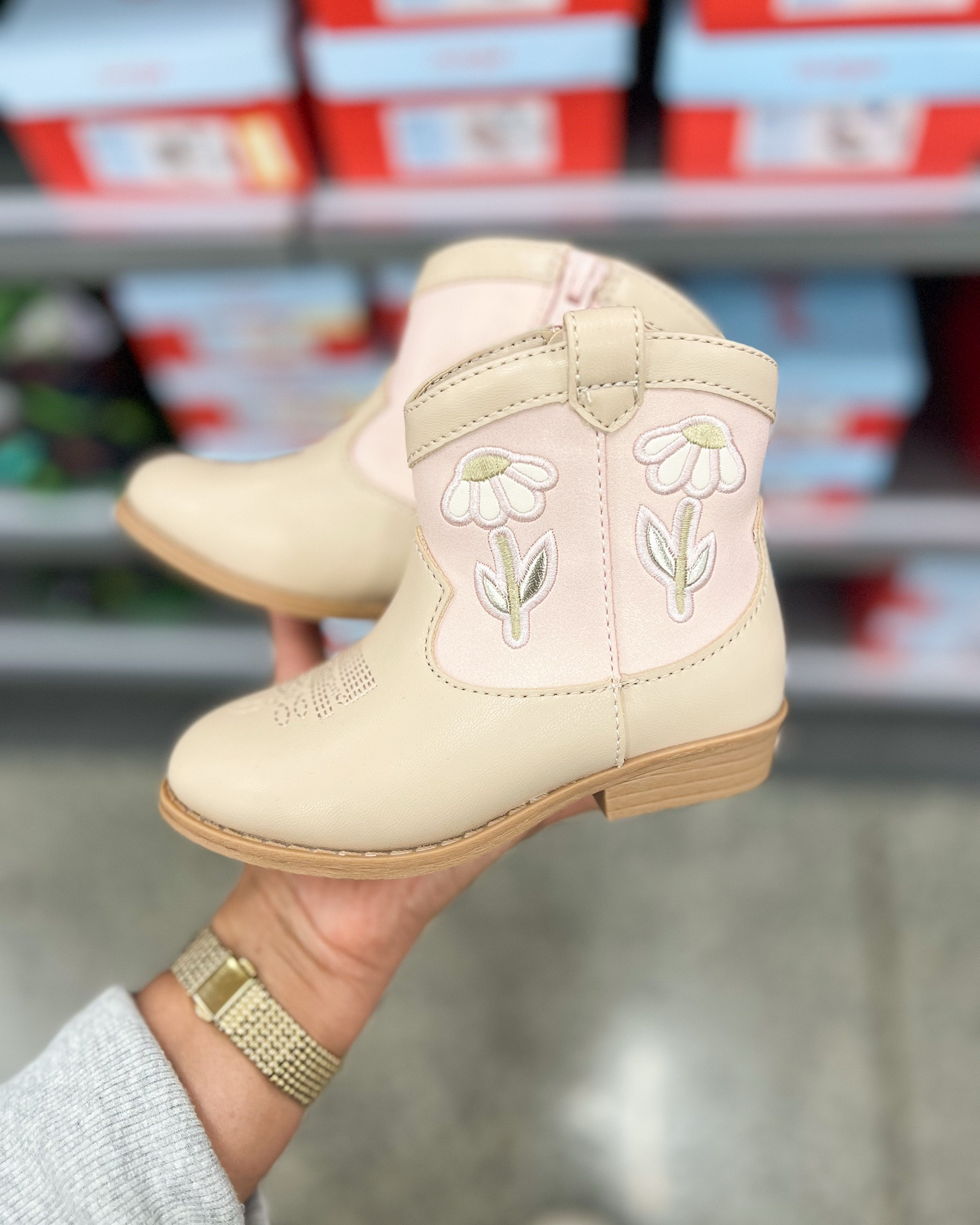 The cutest toddler boots from Target

Target finds, Target style, toddler fashion @Target

#LTKmomlife #LTKKids #LTKBaby