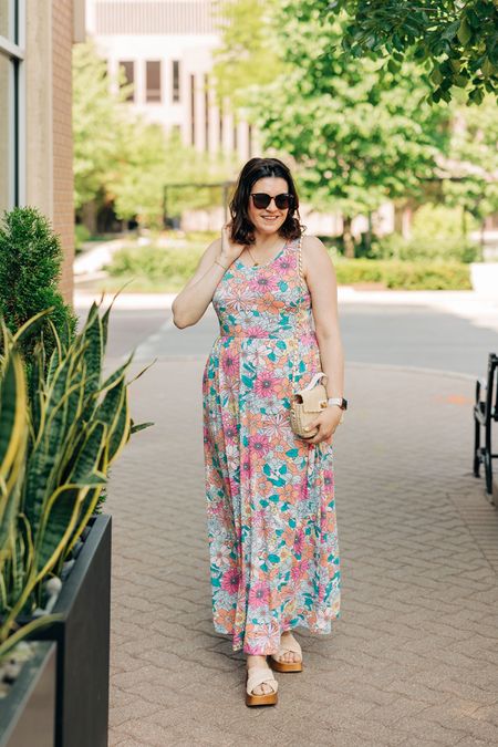 Sliding into summer with perfect dress from @shewin And it’s under $10! Use my code Juliaa10’for an extra 10% off!

#LTKSeasonal #LTKunder50 #LTKcurves