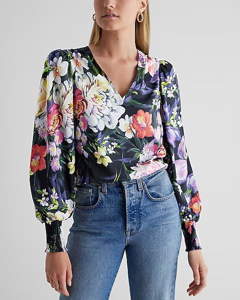 Floral V-Neck Long Sleeve Smocked Cuff Top | Express