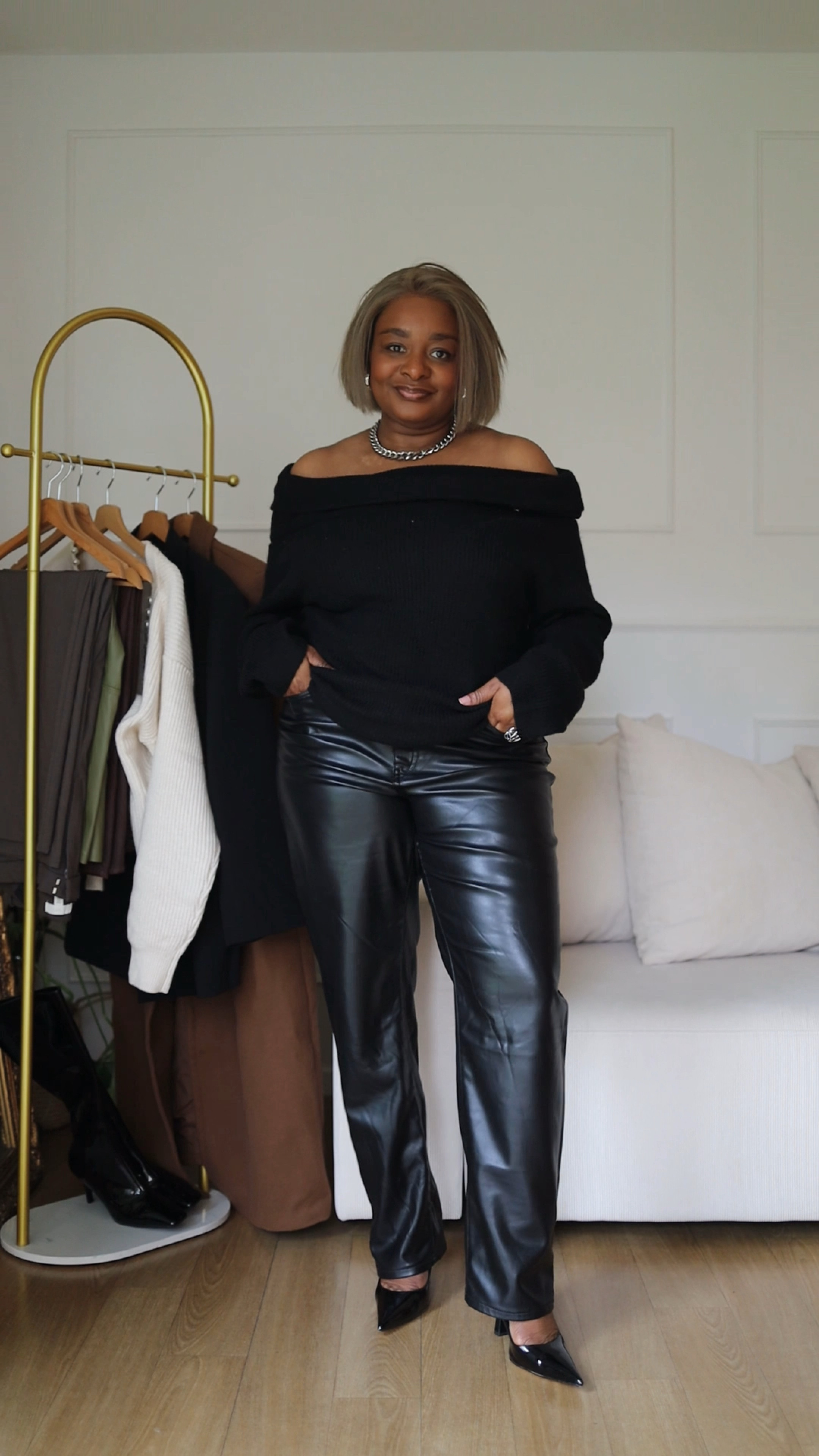 All Black Chic Autumn Winter Outfit 

#ltkfrance #ltkautumn #ltkcurves #ltkplussize

Off shoulder knit top, Faux-leather pants, Black patent heels, Pantalon similicuir noir, Pull épaules Nues, Pull en maille, Knit jumper, Pull col bardot 

#LTKwinter #LTKeurope #LTKmidsize