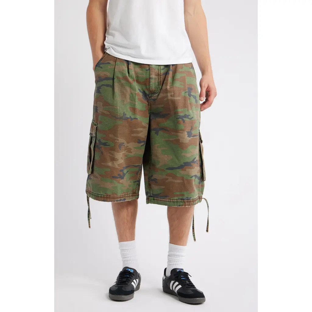 Elwood Baggy Camo Shorts at Nordstrom, Size 32 | Nordstrom