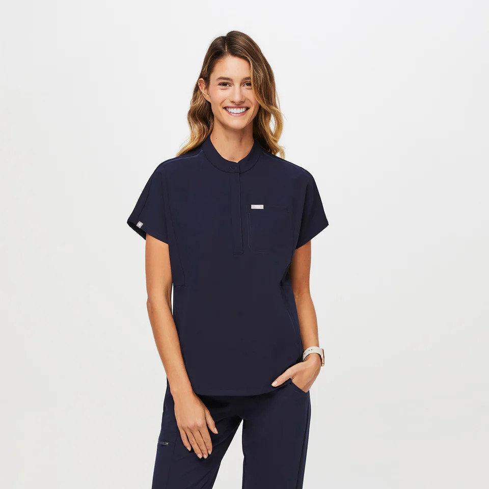 Women's Montex Classic Scrub Top - Navy · FIGS | FIGS