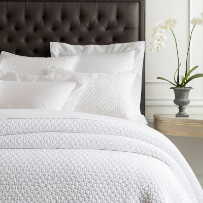 Lodi White Matelassé Coverlet | Annie Selke