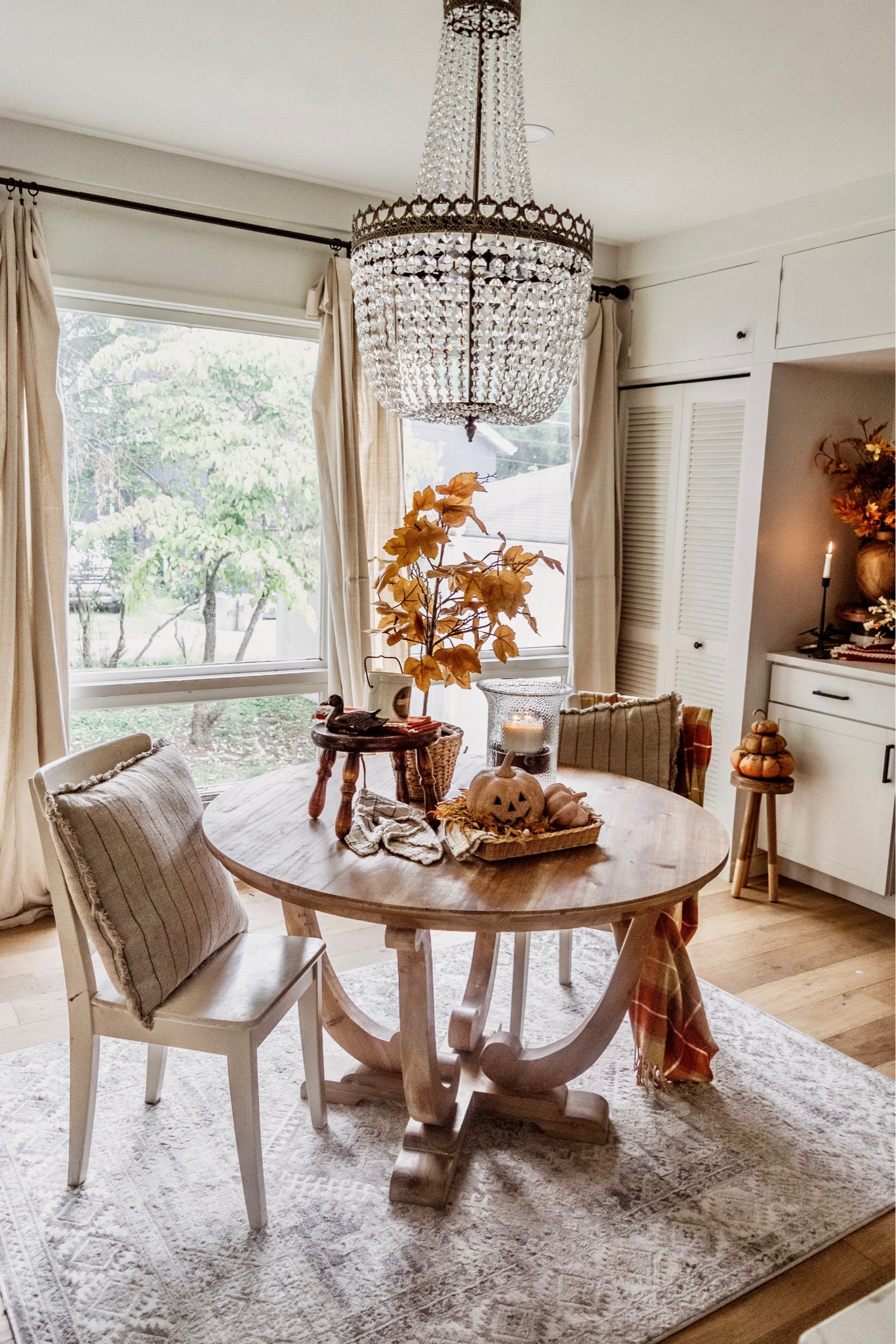 Round French country cottage kitchen dining table 