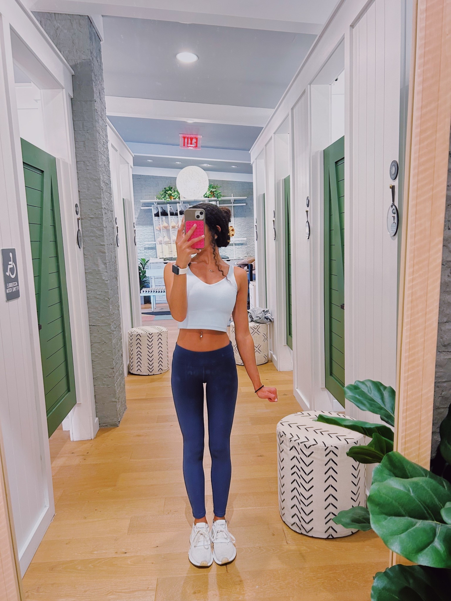 felt like a blueberry during last night’s floorset  
🫐✨🪽
mixing and matching workout sets from aerie is my favorite thing to do!

#LTKWorkwear #LTKActive #LTKSaleAlert