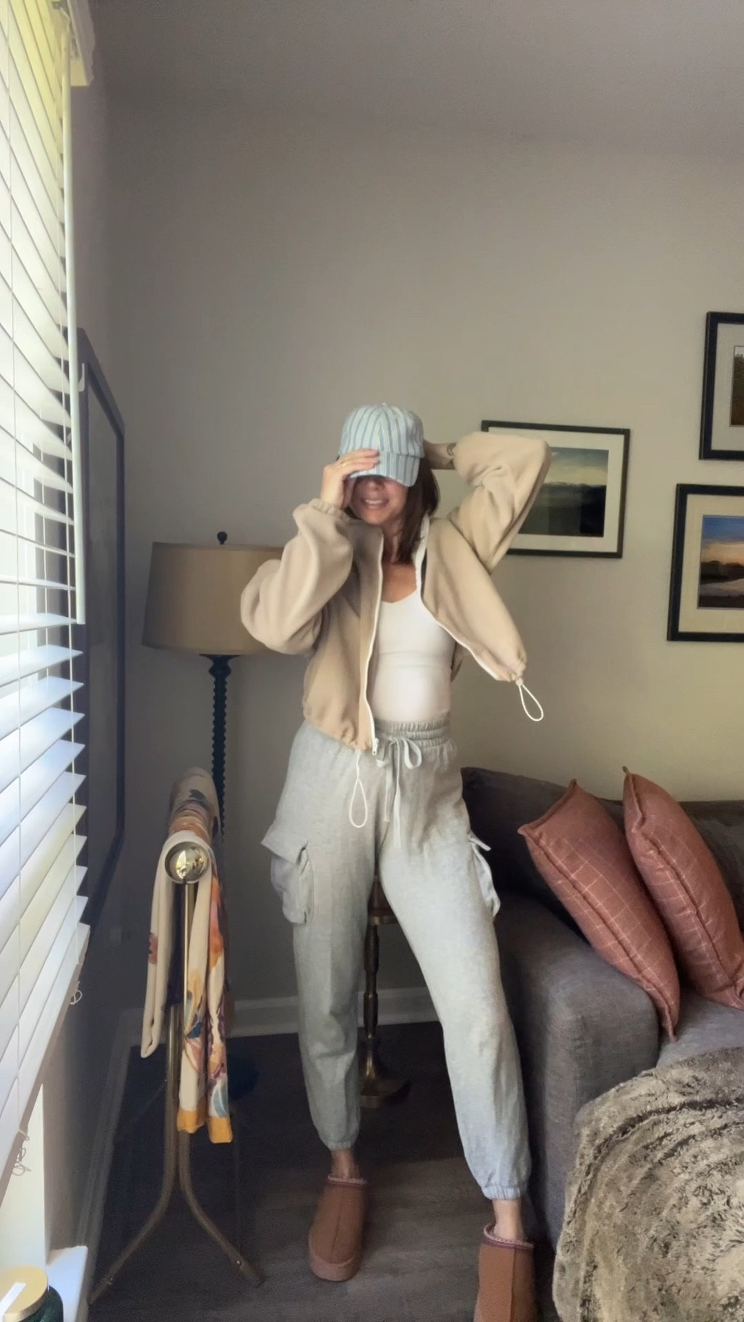 Amazon cropped fleece jacket and cargo sweatpants. Casual fall outfit. Amazon outfits. Mom outfit. Affordable outfits 