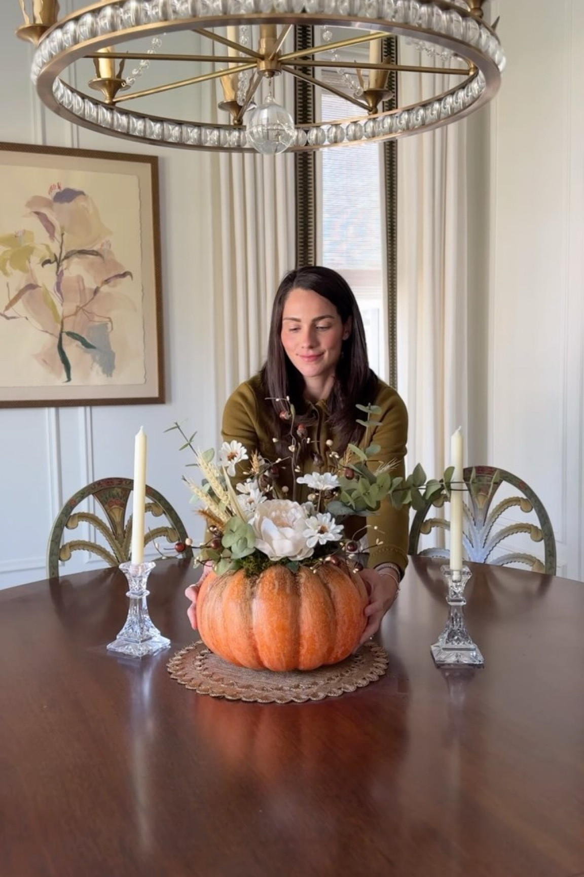 This $30 DIY faux pumpkin centerpiece took me about 30 minutes to make and can be used just about anywhere in your home! 🎃🌻

#falldiydecor #pumpkinarrangement #diycrafts #diyhomedecor #falldecor #pumpkinflowers #pumpkindecor #pumpkinseason