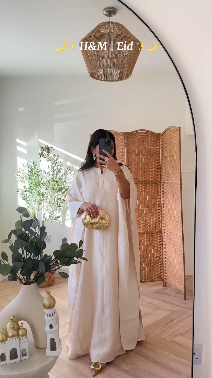 Which one is your favourite? Let me know below! 💛✨

Tried on some gorgeous kaftans from H&M’s Eid collection—here are my thoughts and sizes:

1️⃣ Shimmery Kaftan – Wearing S | Comes with an attached slip | Elegant & perfect for special occasions ✨

2️⃣ Tie-Belt Kaftan Dress – Wearing S | So many ways to style the belt! | Sheer, so a slip is needed

3️⃣ Two-Tone Kaftan Dress – Wearing XS/S | Oversized & flowy | Sheer, so a slip is needed

4️⃣/5️⃣ Chain-Belt Kaftan Dress – Wearing M/L for an oversized fit | Linen fabric—perfect for holidays! | Low neckline (vest recommended) | Small slits at the bottom

6️⃣ Buttery Yellow Kaftan Dress – Wearing XS/S | Oversized & lightweight | Sheer, so a slip is needed

7️⃣ Floral Kaftan Dress – Wearing XS/S | My least favorite from the collection | Sheer & not really my style

#HMEidCollection #KaftanEdit

#LTKwedding #LTKpetite #LTKmodest