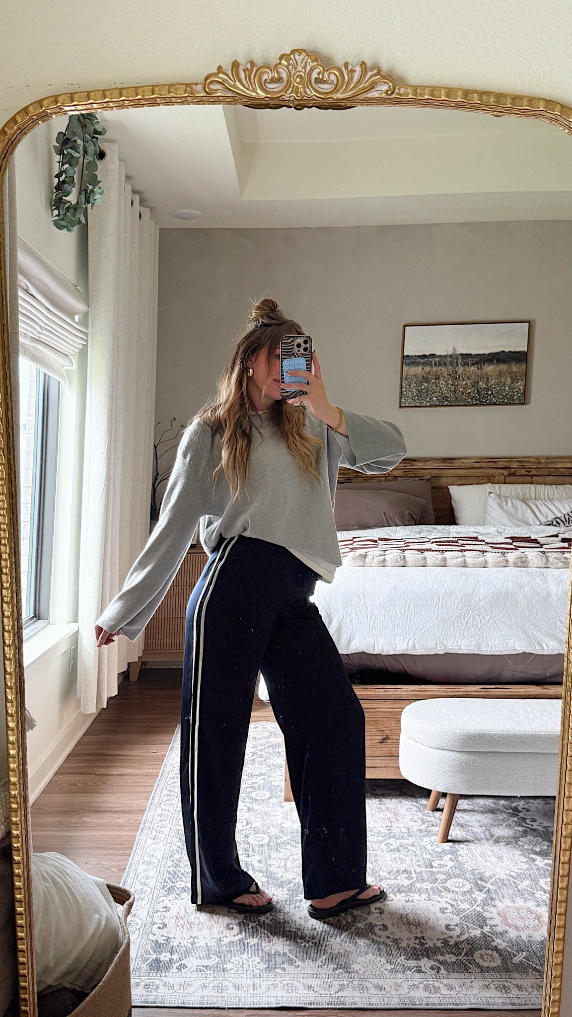 The perfect elevated basic: satin track pants 🤎

They give you the comfort of sweatpants but with a much more polished look!

I’m 5’10” wearing a small tall. These are my go-to when I want to be comfortable and casual but still look put together ✨