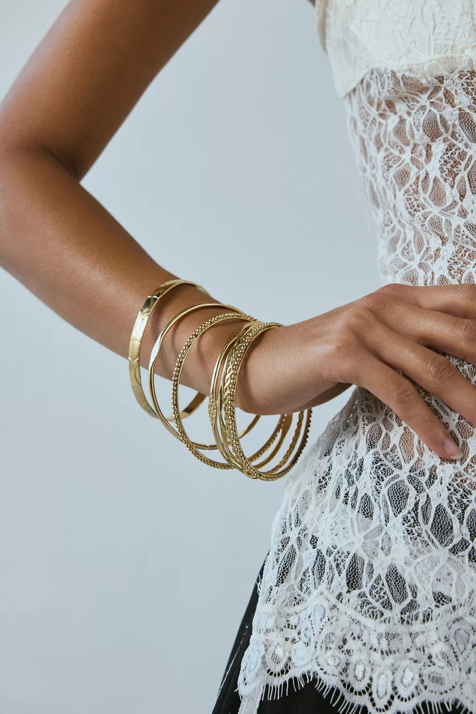 Textured Thin Bangle Bracelet Set | Urban Outfitters (US and RoW)