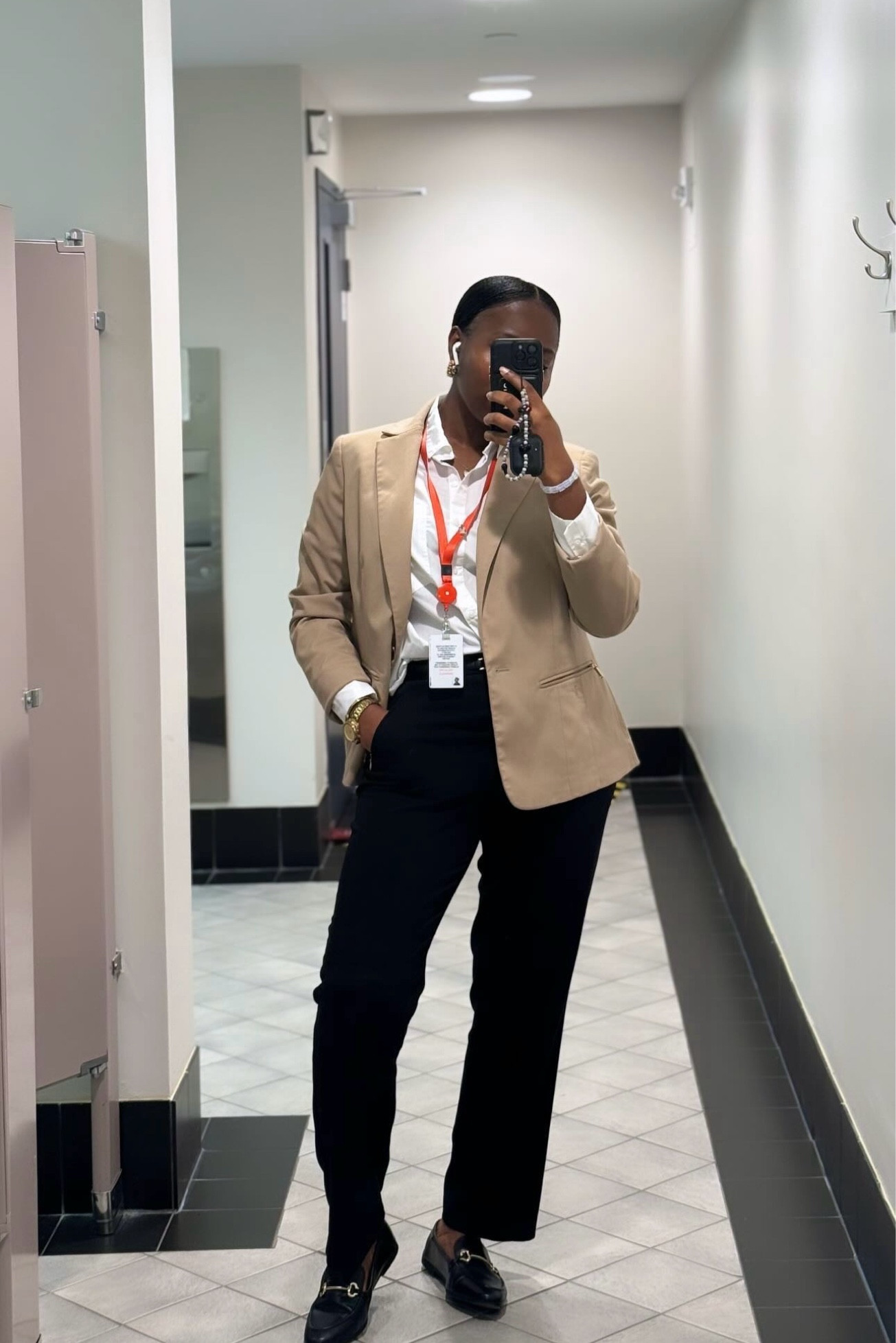 Nudes 😻😻😻
Everyone loves a nude blazer x white shirt x black pants combo.
Add a pair of loafers for good luck!

#Workwear #Workfashion #WorkStyle 

#LTKworkwear #LTKcanada #LTKspring