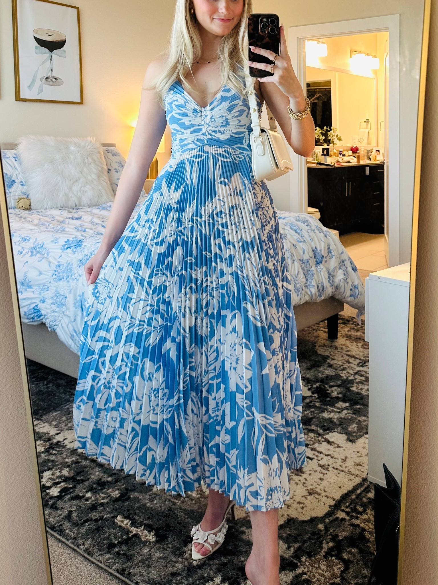 Blue floral semi formal dress! ASTR The Label - Size Small

#LTKPetite #LTKBeauty #LTKStyleTip