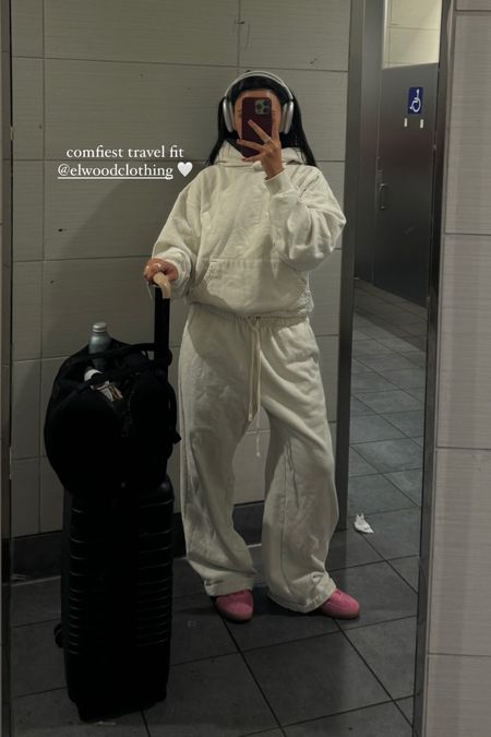 comfiest travel fit | white Elwood hoodie & sweatpants, beis black medium luggage, apple AirPods 

#LTKtravel #LTKActive #LTKstyletip
