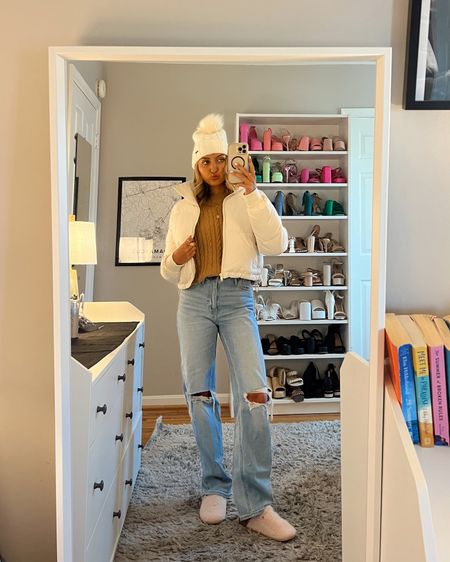 Fall outfit idea featuring the best straight leg jeans from Hollister (wearing 000) and puffer jacket that’s 50% off this weekend (wearing size small) 