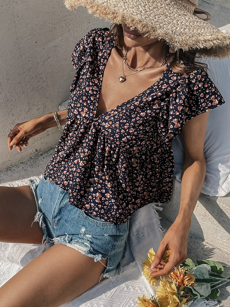 Ditsy Floral Butterfly Sleeve Peplum Hem Blouse | SHEIN