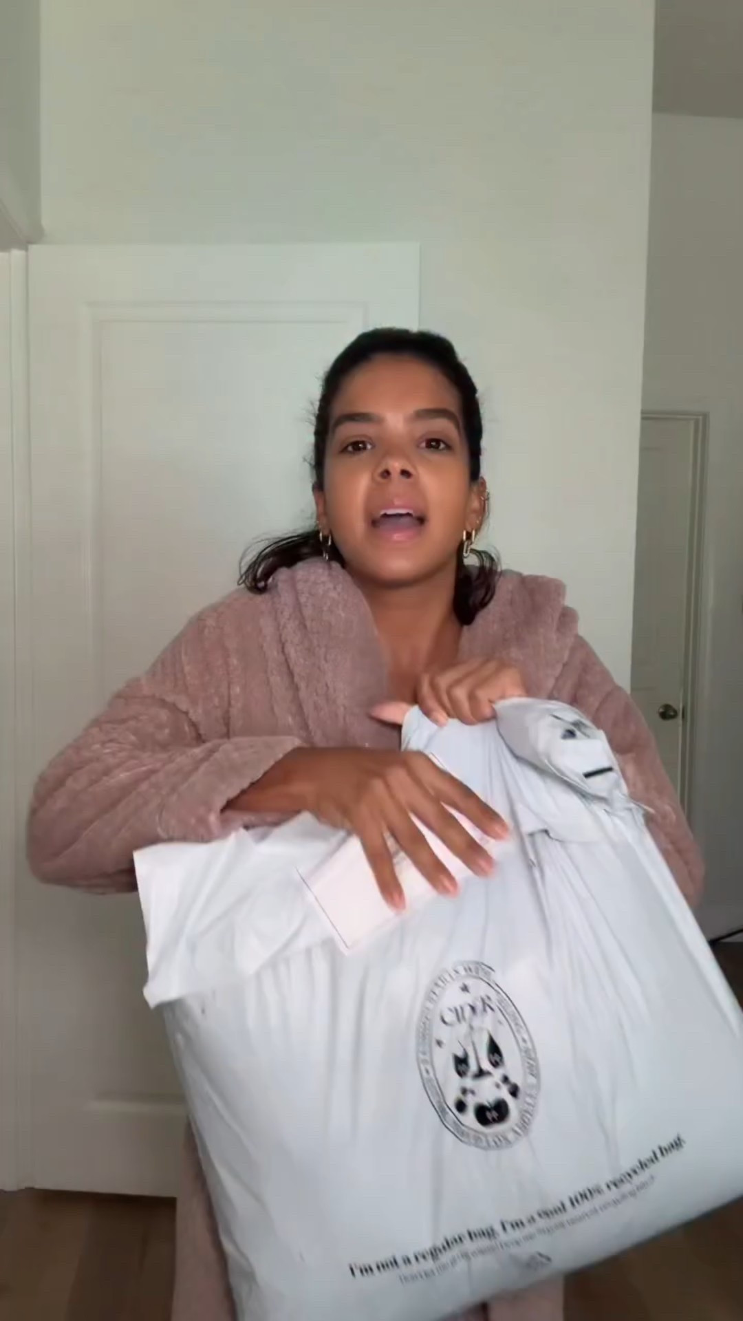 CIDER haul 💛

They seriously have so many cute pieces and the material is so good! From comfy fits to trendy staples everything feels amazing. 🛍️✨

My faves are the animal print barrel jeans! 😍

Head to my LTK to shop all the pieces linked! 🩷

#CiderStyle #CiderHaul #OOTD #LTKfashion #TryOnHaul