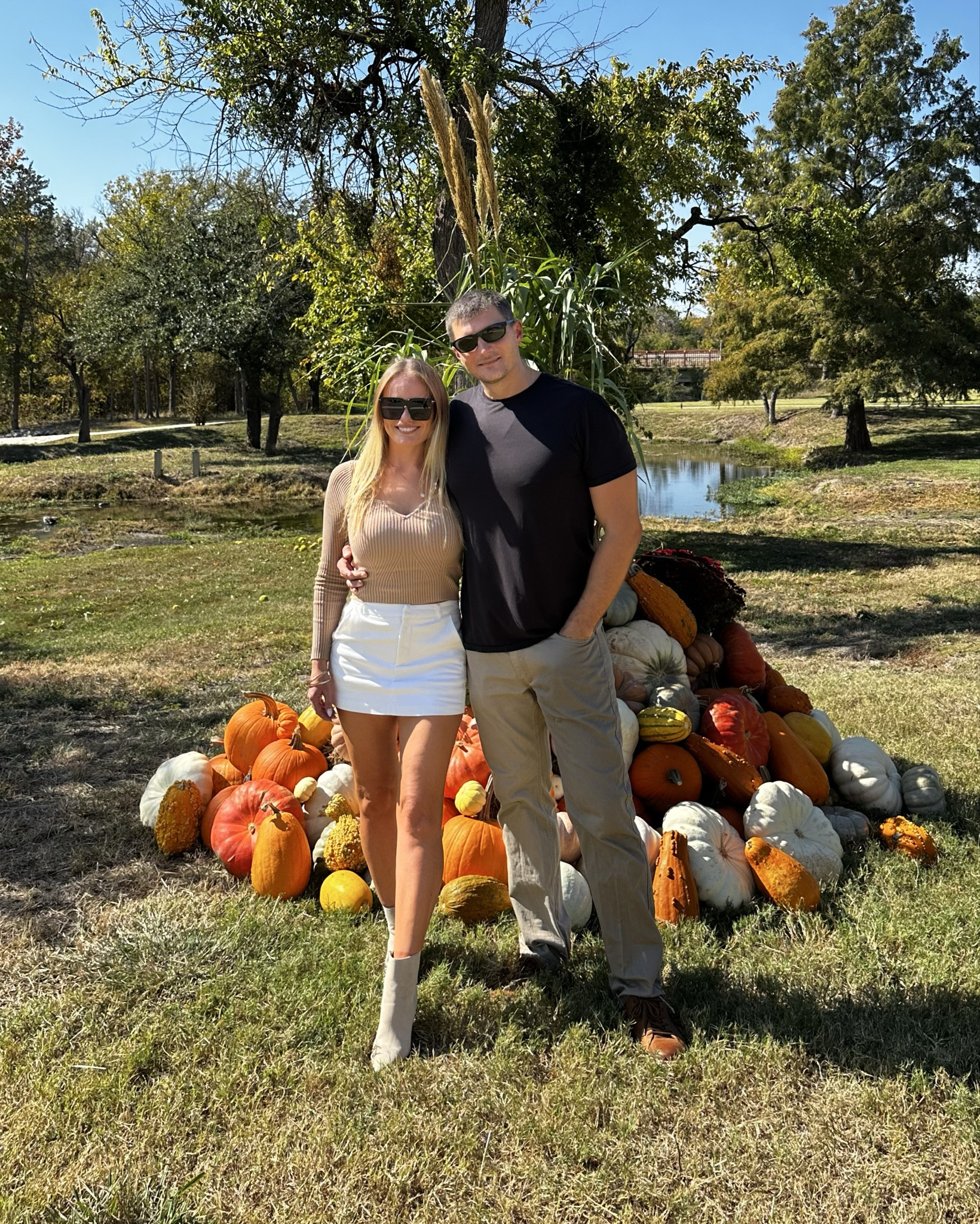Outfit for fall family photo session 🤍
White Skort size S
Beige Top size M
Beige Booties size 8
Black 