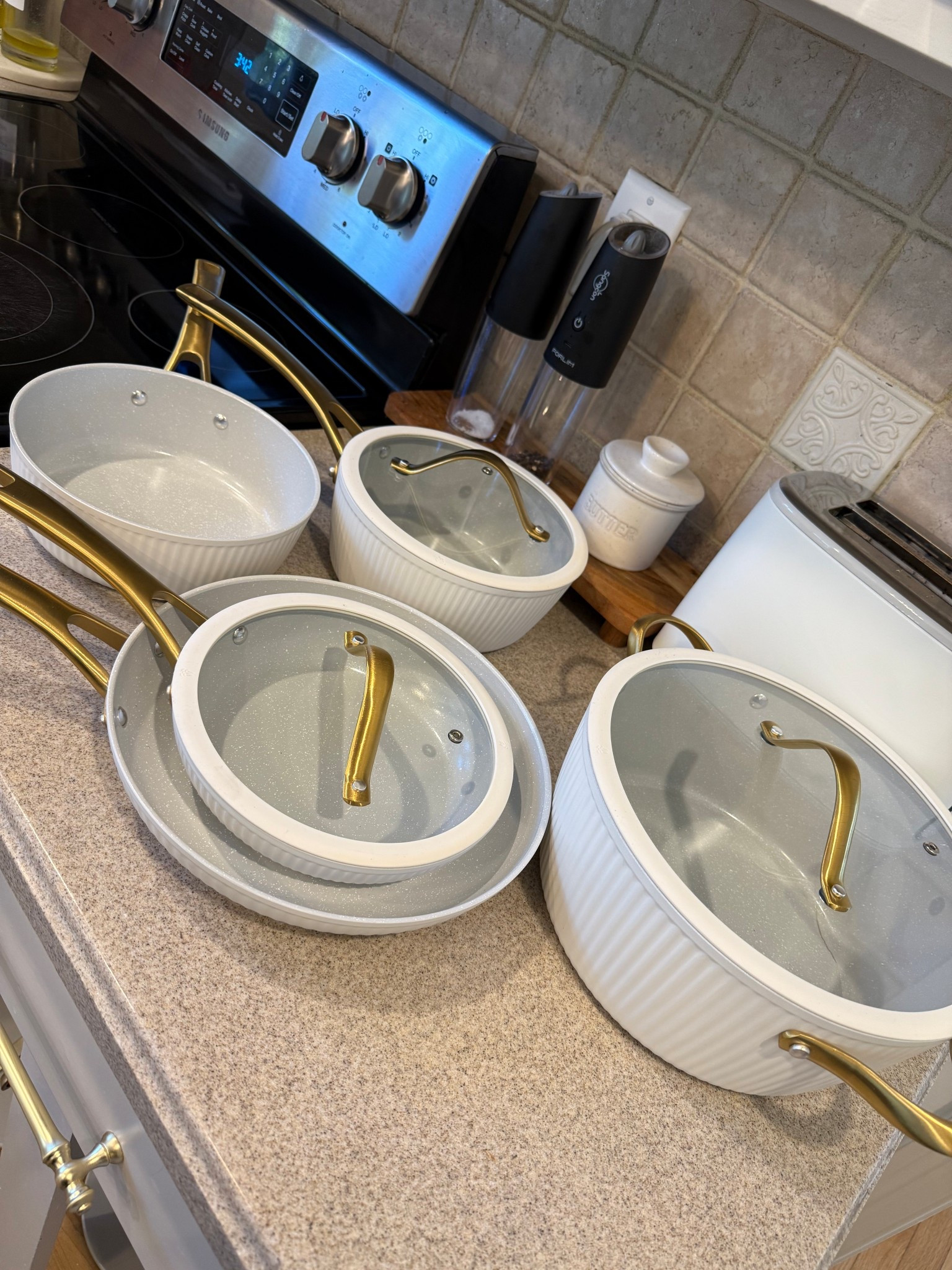 Replacing my cookware with @walmart @thymeandtable collection