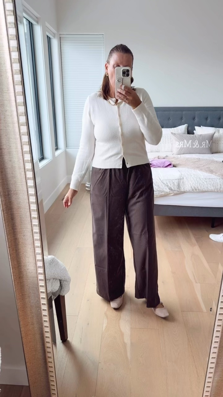 Easy everyday fall outfit

#LTKfall #LTKshoes #LTKsale