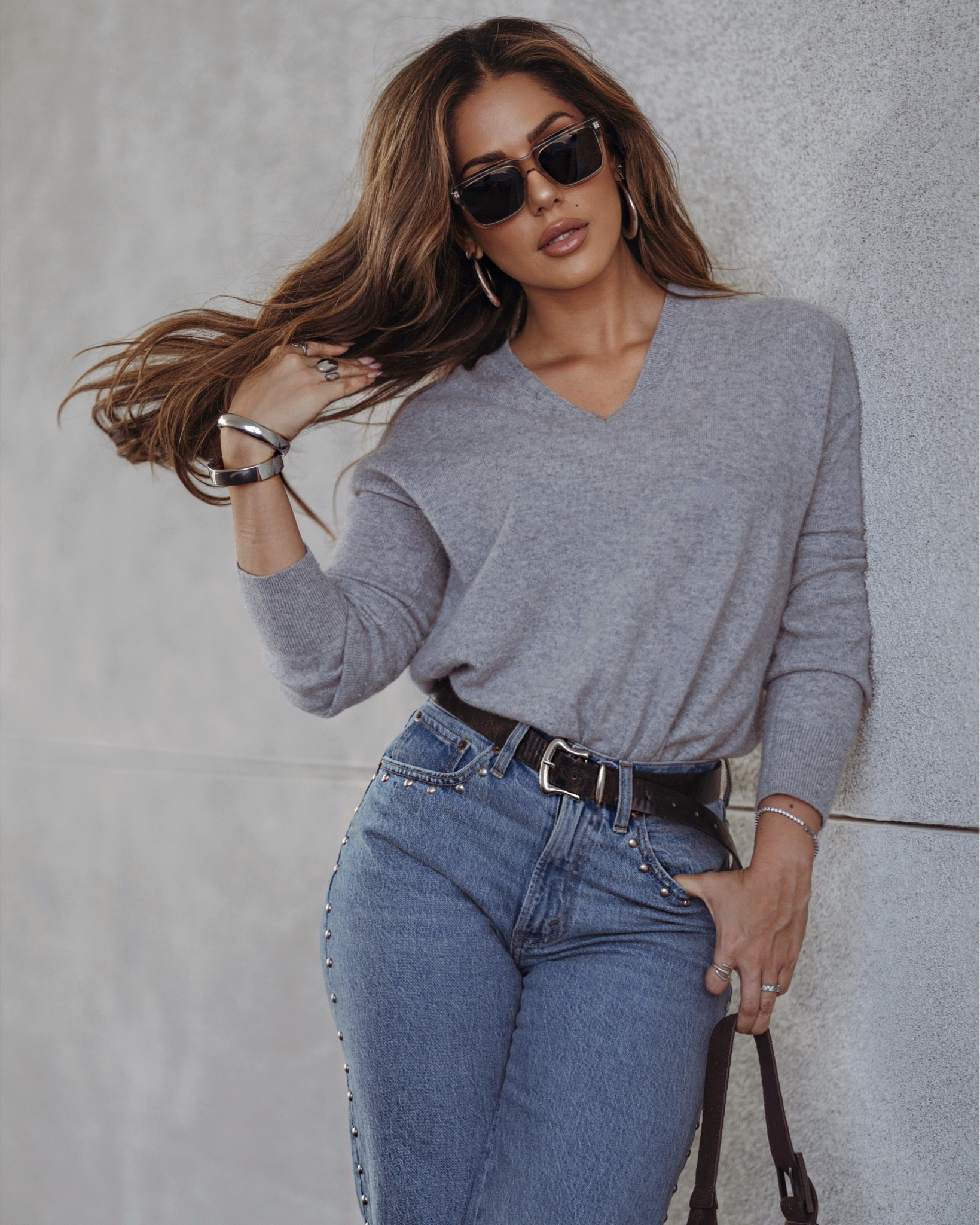 Jeans and a cashmere sweater 

Love these jeans from Abercrombie such a cute touch and a dupe from a higher end brand! 

#LTKStyleTip #LTKItBag #LTKootd