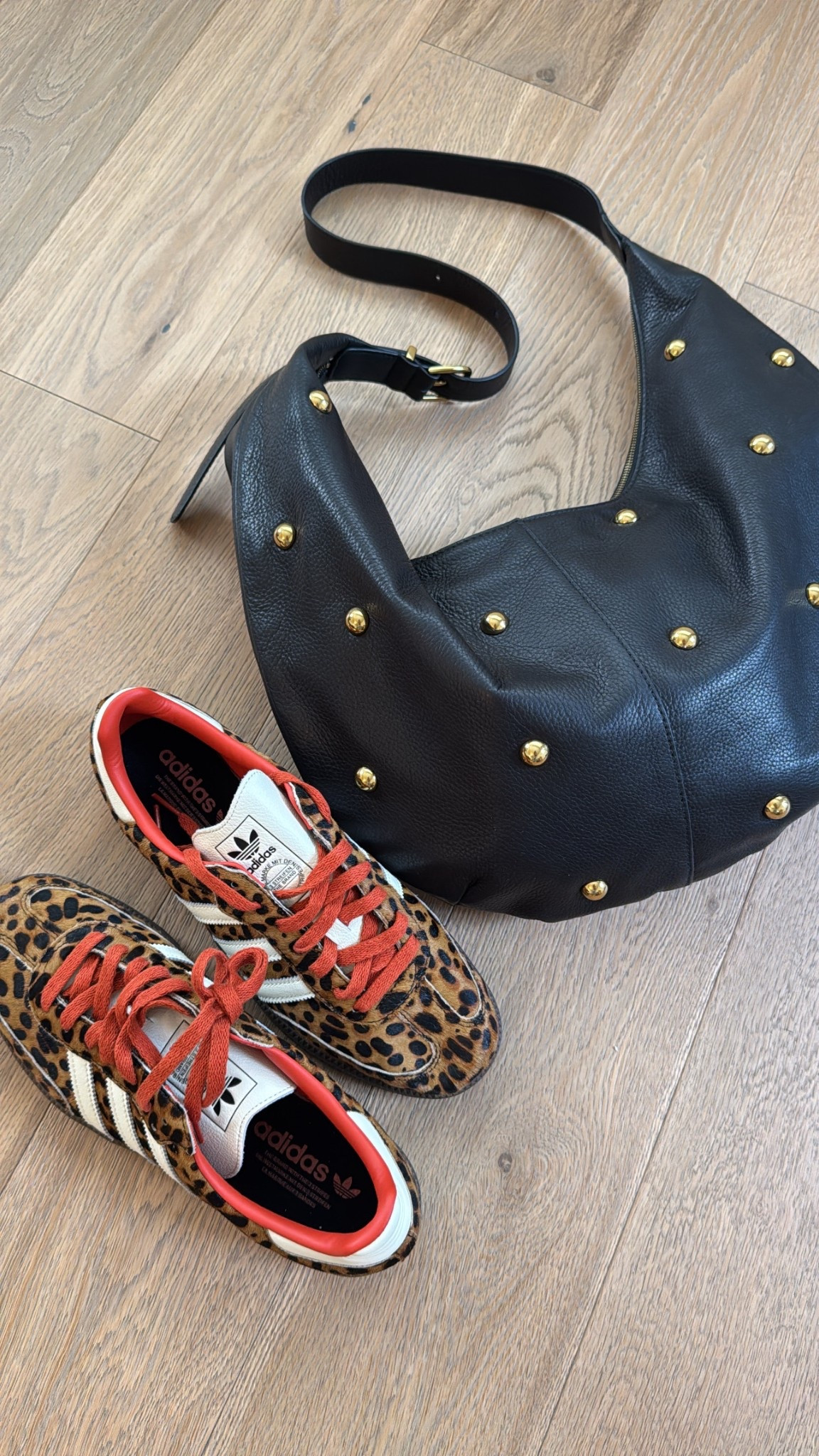 My favorite new items in mu wardrobe 🖤

Shoes and accessories can make an outfit pop! 

In love with the new cheetah print sambas! So pretty and comfortable!

Love the warm colors of cream white and pre loved red, it brings energy to any outfit! 

#LTKShoeCrush #LTKStyleTip #LTKxMadewell