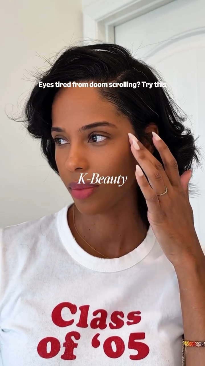 🫩 ➡️😊A small step that makes a visible difference…What makes these different is the texture. The @abib.global jelly hydrogel holds hydration against the skin longer, which is why you see a temporary plumping effect within one use. Save this for when concealer isn’t enough 🤍

#abibcollageneyepatch #collageneyepatch #wrinkles #darkcircles #skincarerestock