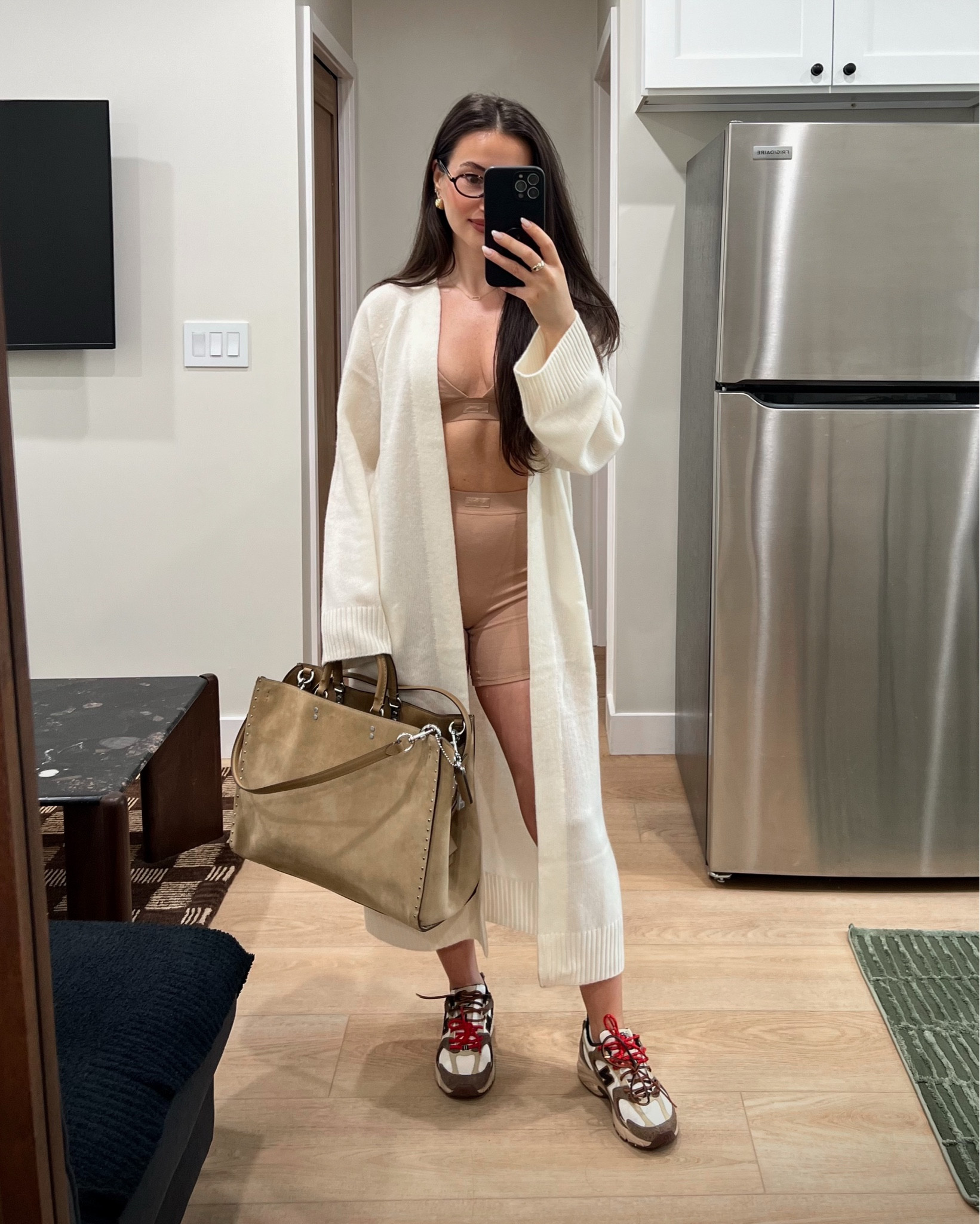 Sunday OOTD

*wearing size S for set || cardigan is 100% pure cashmere from Naked Cashmere - linked similar ones below

#LTKU #LTKStyleTip