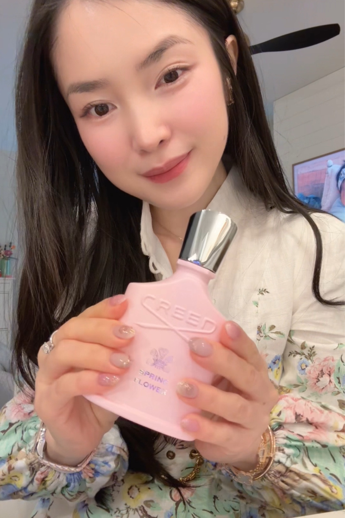 Sắp đến mua xuân rồi nên sắm sẵn mùi spring flower của Creed. Mùi hương này cũng được Lana Del Rey iu thích và đúng là gu của cô ấy rất nữ tính nhưng không kém phần sang trọng. Nếu bạn nào muốn thơm như một cánh đồng hoa xuân, thoang thoảng mùi đào, melon, hoa lài thì hãy thử nhé 🌸💖

#LTKstyletip #LTKasia #LTKbeauty