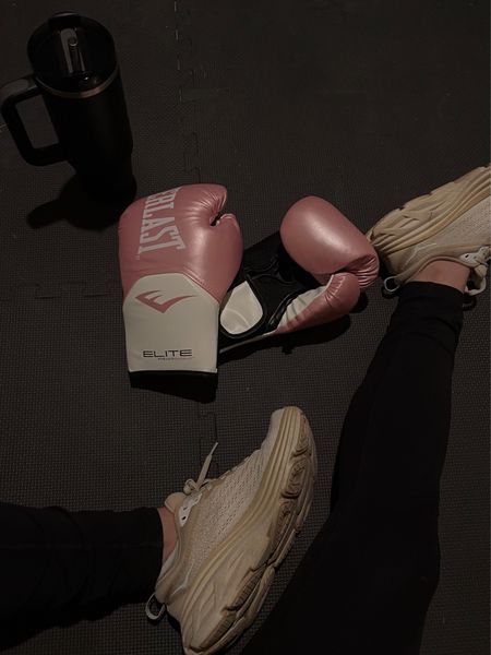 Boxing gloves | boxing workout | boxing girl #boxing #boxingworkout #everlast #hoka #stanley

#LTKstyletip #LTKSeasonal #LTKsalealert