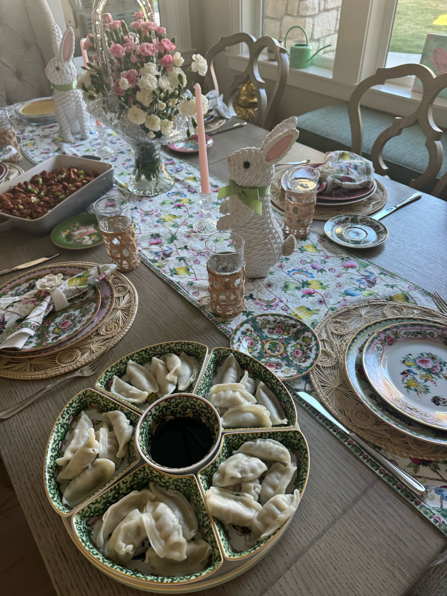 Spring tablescapes 🐇💐

#LTKSeasonal #LTKhome