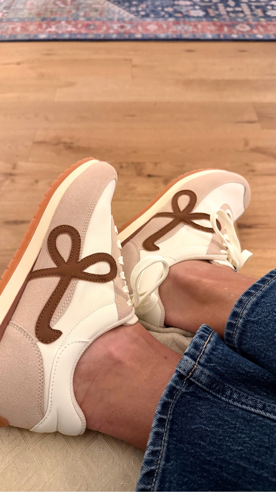 Well these cute little neutral sneakers added some happy to this catch up Monday! Sized down 1/2 size and they come in so many great colors! Also still loving these @gapstyle straight denim, sized up to 28 (normally wear 26/27 but these have zero stretch 😉)
@amazonstylefinds 

#LTKootd #LTKmomlife