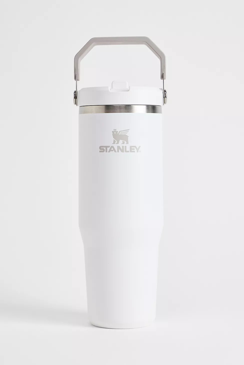Stanley Frost Classic Iceflow Flip Straw 0.8L / 30oz Tumbler | Urban Outfitters UK