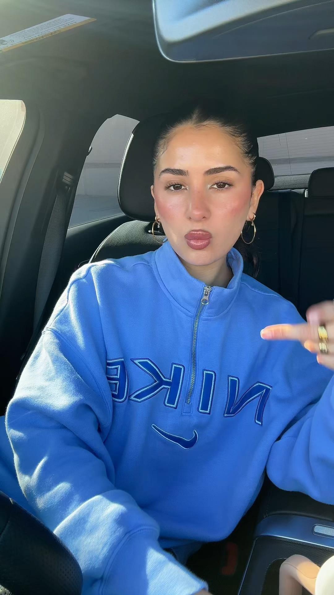 my fav fleece sweatshirt 🎀 (only online in different colors) 