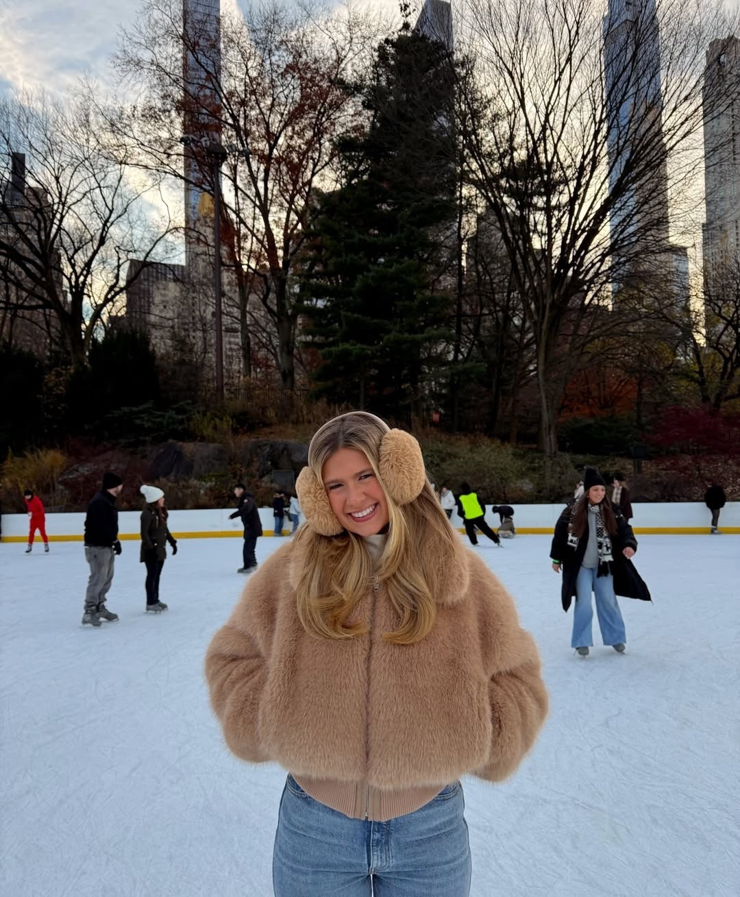 vlogmas in nyc 🧣🦌🎄🎅🏼🎁⛸️ 

 