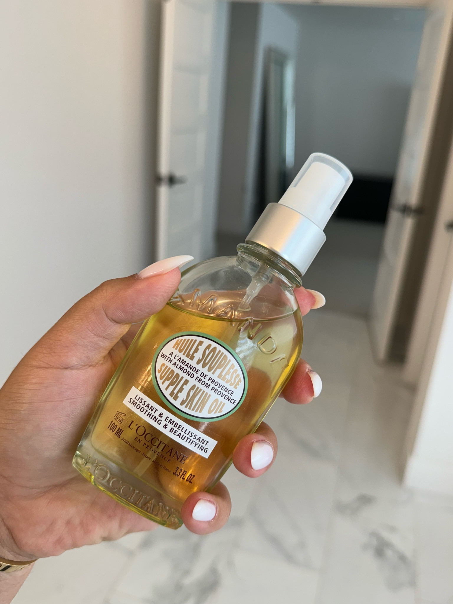 LOVE the scent, love that it’s in a glass bottle and love how soft my skin feels and glows! Will be repurchasing this once I’m done! 