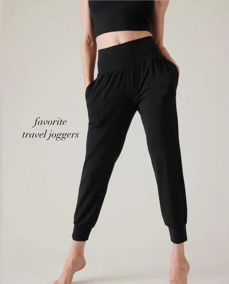 Joggers from Athleta I love! 
•
•
Travel outfits, travel style, joggers, athleisure outfit, casual style, casual outfits