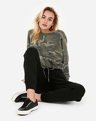 Express Womens Express One Eleven Camo Cropped Sweatshirt | Express