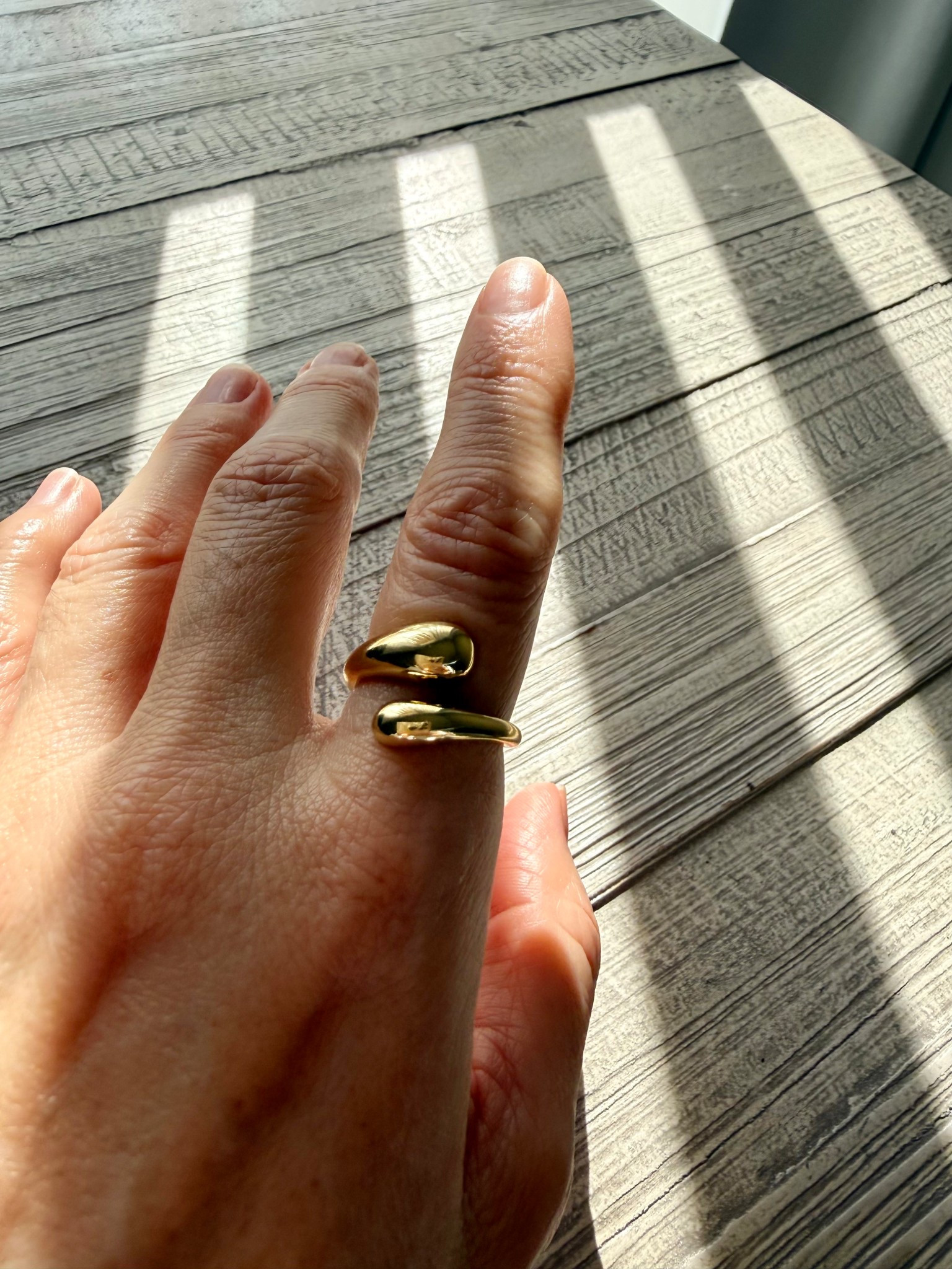 Minimal gold ring I’ve been wearing nonstop 🤍
Looks way more expensive than it is 

#amazonfinds #minimaljewelry #softla #everydaygold

#LTKootd #LTKWorkwear