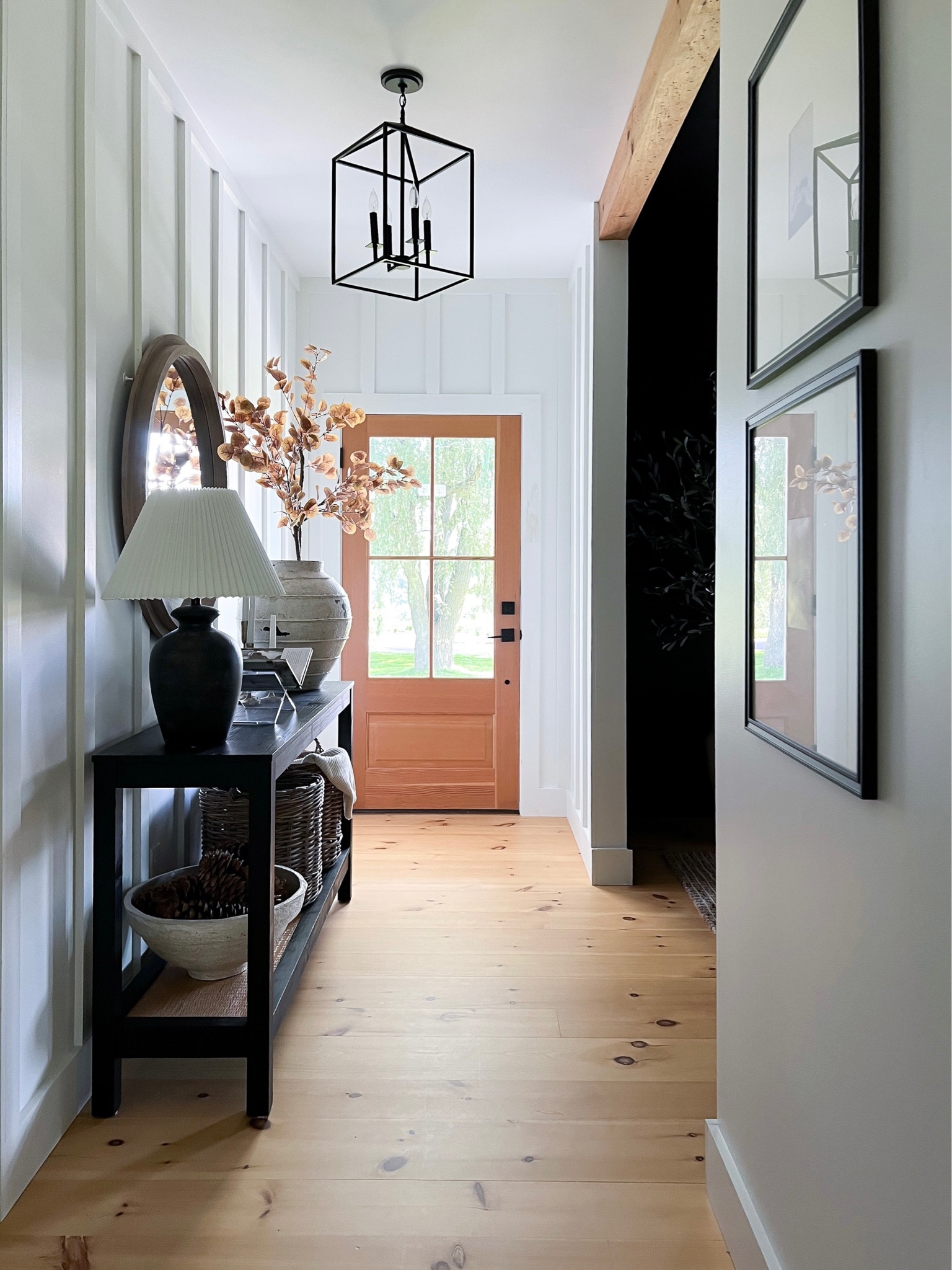 Simple fall entryway 🍂🤎

#fall
#falldecor
#entryway


#LTKSeasonal #LTKhome