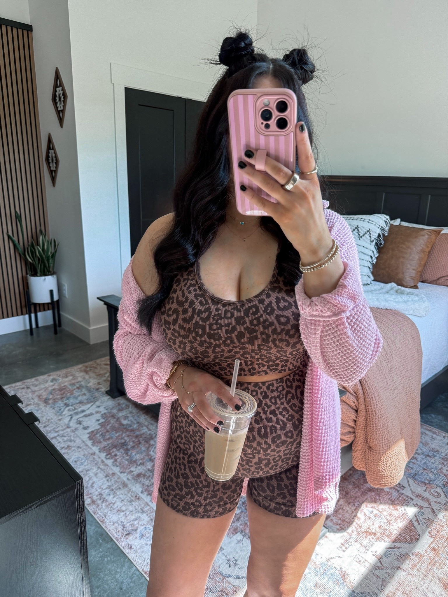 Athleisure OOTD 💕🐆

Shacket - medium -(sized up one for an oversized fit),
Leopard Print Set - large (sized up because I bought this during my pregnancy)

*Linked alternative options for my shoes since mine are no longer available.

#LTKootd