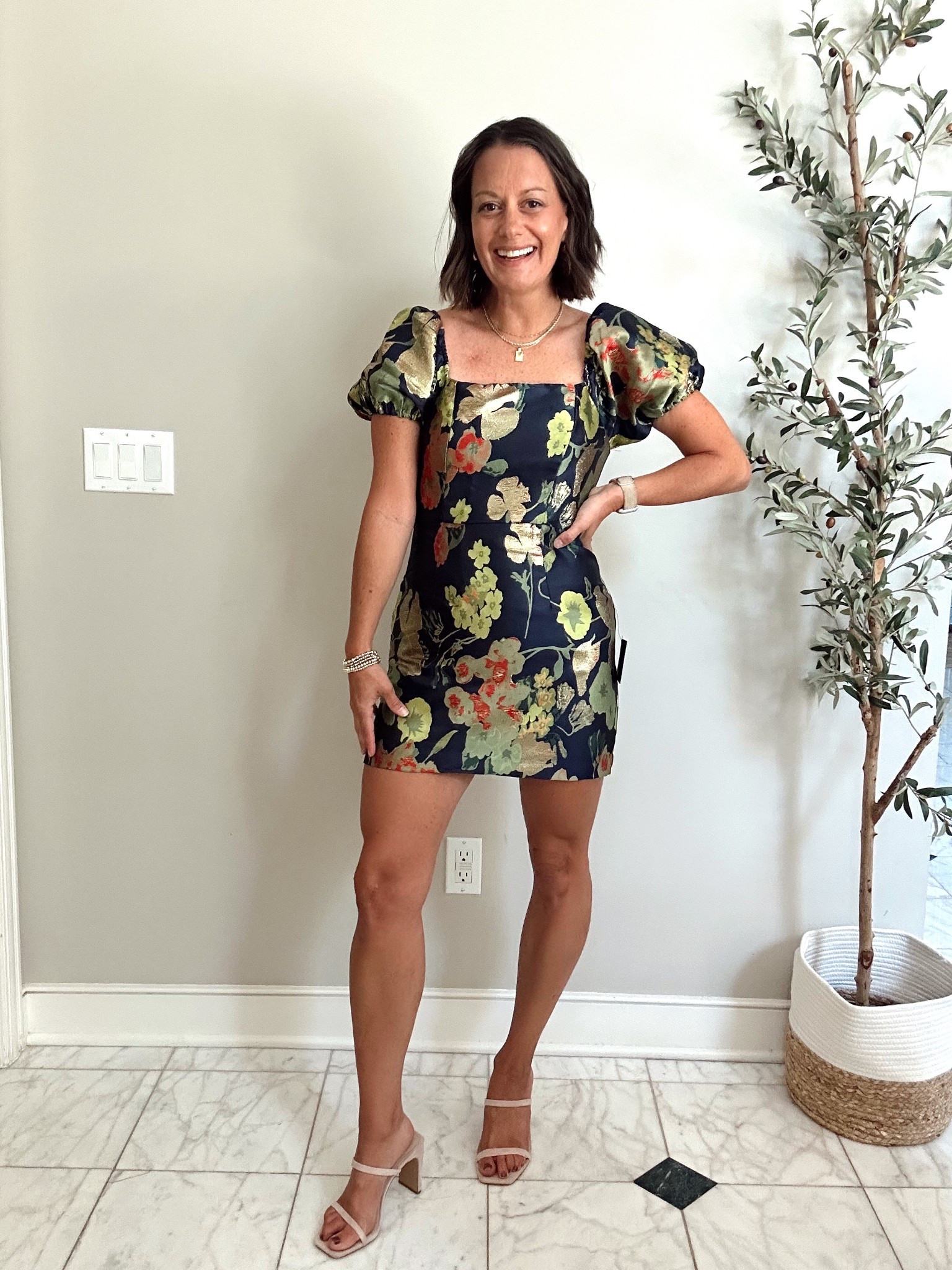 Fall wedding guest dress!

Runs true to size to small - I’m in the small.



#LTKOver40 #LTKWedding #LTKParties