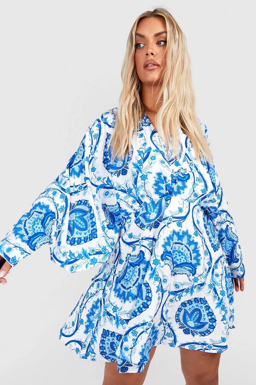 Plus Gesmokte Porselein Print Jurk Met Vleermuismouwen | Boohoo.com (NL)